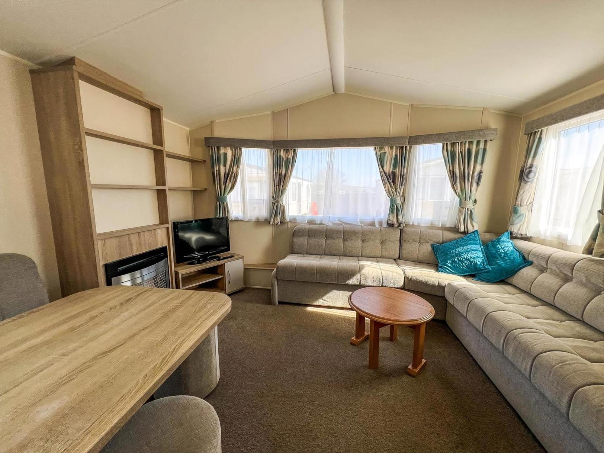 Great Caravan For Hire By The In Norfolk, By Ref 13005l Campsite Hunstanton